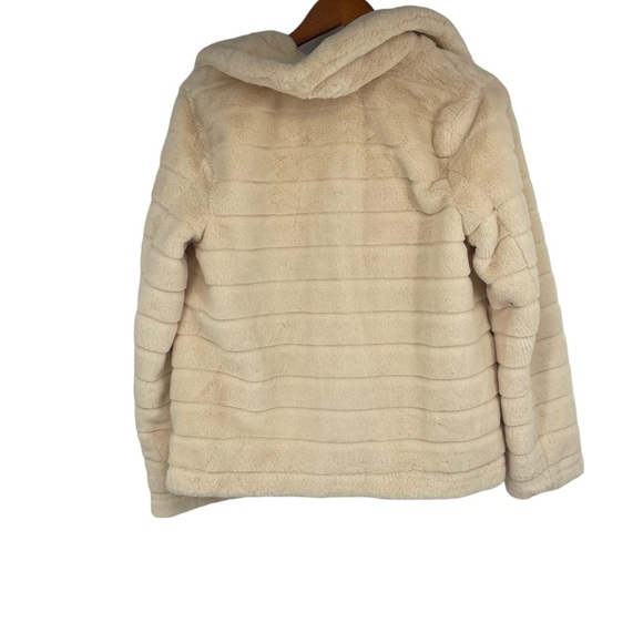 LAST CHANCE donating White faux fur NWT JACKET LARGE - Picture 3 of 3